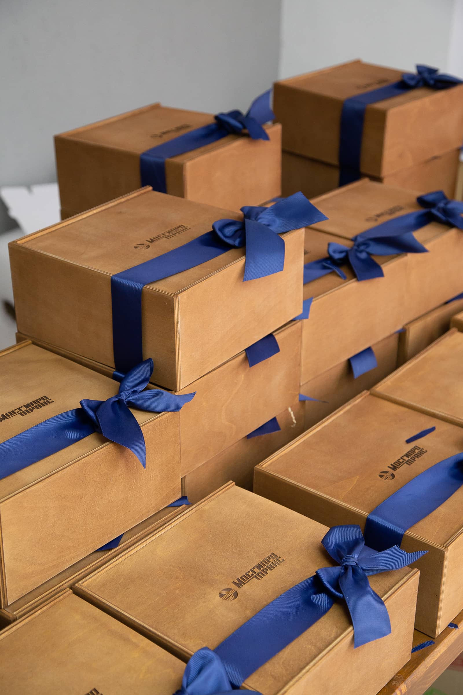 Корпоративные подарки на 23 февраля: 5 небанальных идей для клиентов и партнёров