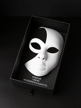 Театральный перформанс и музыкальные коробки для «Dzhanelli Jewellery»