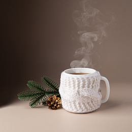 Кружка в вязаном чехле молочная