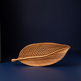 Деревянная менажница в форме листа