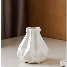 Ваза керамическая "Оригами", настольная, геометрия, глянец, белая, 15 см