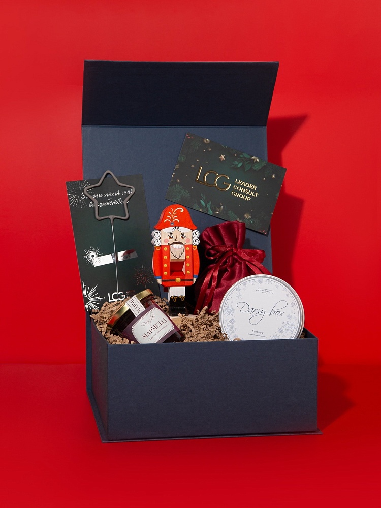 Новогодние боксы для «Сбер Первый» в трёх вариациях