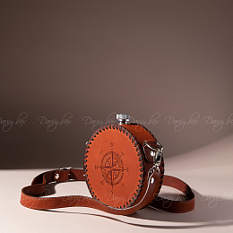 Фляжка в кожаном чехле 