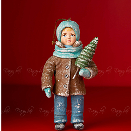 Игрушка из ваты ручной работы «Мальчик с елкой»